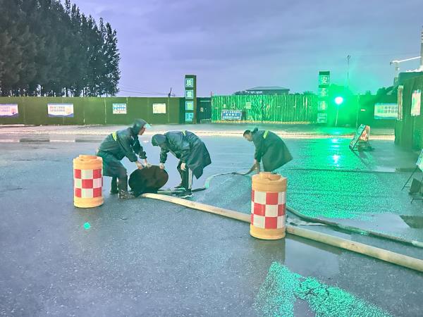 六分公司蠡县育才路项目部迎“汛”而上筑牢施工安全防线